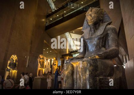 Ägypten, Kairo, Gizeh-Plateau, großes Ägyptisches Museum (GEM), große Treppenhalle Stockfoto