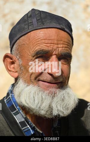 Tadschikistan, Provinz Sughd, Haft Kul (7 Seen), Dorf Marguzor, fröhlicher Ältester Stockfoto
