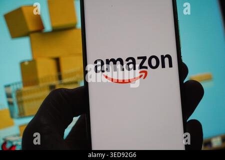 Das Amazon-Logo wird auf einem Smartphone-Bildschirm angezeigt Stockfoto
