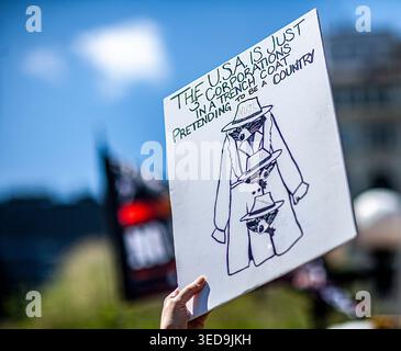 Demonstranten, die am „Maitag“-Protestmarsch teilnehmen, Union Square, Manhattan, New York City, New York, USA, 1. Mai 2026 Stockfoto
