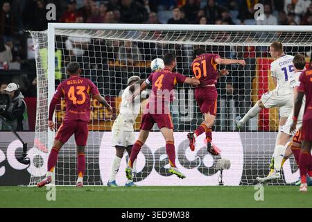 Rom, Italien. Mai 2026. Rom, Italien, 4. Mai 2026: Niccolò Pisilli von AS Roma erzielt sein Team beim Spiel der Serie A Enilive zwischen AS Roma und ACF Fiorentina im Stadio Olimpico in Rom, Italien, am 4. Mai 2026. Quelle: Nicola Ianuale/Alamy Live News Stockfoto