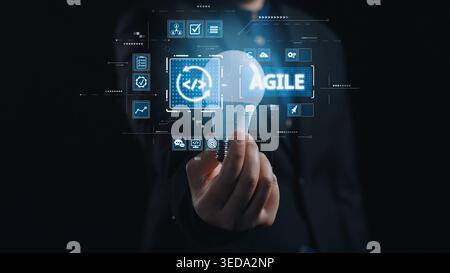 Agiles Projektmanagement mit Teams und agiles Planen für agiles entwickeln. Agile ermöglicht Flexibilität, Zusammenarbeit und kontinuierliche Verbesserung Stockfoto