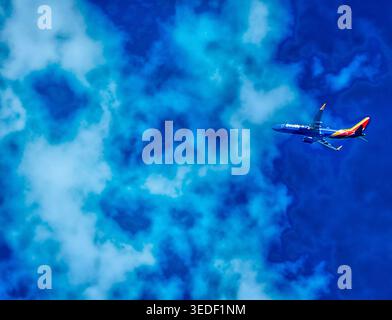 Ein Jet der Southwest Airlines am Himmel Stockfoto