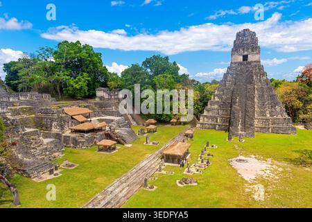 Tikal Great Plaza und Grand Jaguar Tempelpyramide, Tikal, Guatemala. Stockfoto