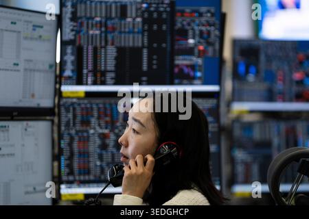 Seoul, Seoul, Südkorea. Mai 2026. Eine elektronische Platine bei einer Bank in Seoul zeigt erstmals den Korea Composite Stock Price Index (KOSPI) über der Marke 7.000 an. (Kreditbild: © Suh Jeen Moon/ZUMA Press Wire) NUR REDAKTIONELLE VERWENDUNG! Nicht für kommerzielle ZWECKE! Stockfoto