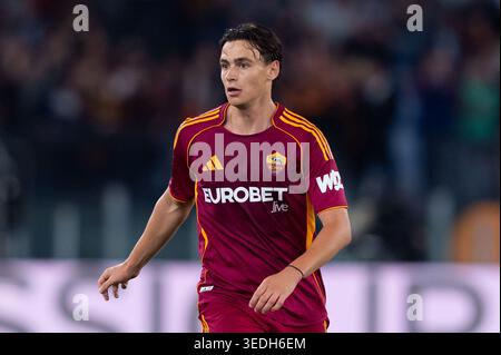 Rom, Italien. Mai 2026. Niccolo Pisilli von AS Roma während der Serie A Enilive Match zwischen AS Roma und ACF Fiorentina im Stadio Olimpico am 4. Mai 2026 in Rom Credit: Giuseppe Maffia/Alamy Live News Stockfoto