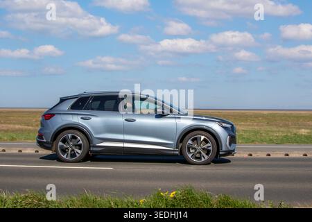 2024 Audi Blue Q4 E-Tron S Line 45 286 Electric 82Kwh Auto Auto SUV Strom 210 kW Stockfoto