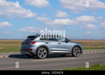 2024 Audi Blue Q4 E-Tron S Line 45 286 Electric 82Kwh Auto Auto SUV Strom 210 kW Stockfoto