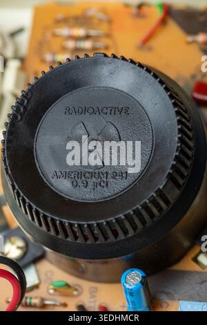 Americium 241 radioaktive Komponente eines Hausrauchmelders Stockfoto