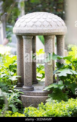 Ein Grabstein auf dem protestantischen Friedhof in Rom, Italien. Stockfoto