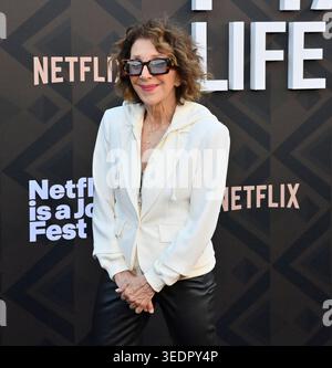 Los Angeles, Usa. Mai 2026. Andrea Martin nahm am Mittwoch, den 6. Mai 2026, an der Premiere von Netflix's Dokumentarfilm „Marty Life Is Short“ im Egyptian Theatre in der Hollywood-Sektion von Los Angeles teil. Story: Der ultimative Dokumentarfilm über den Comedian Martin Short, der seine Karriere in Film, Fernsehen, Theater und Comedy erforscht. Foto: Jim Ruymen/UPI Credit: UPI/Alamy Live News Stockfoto