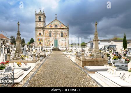 Igreja Matriz de Valega, eine Kirche mit bunten Azulejos in Valega, Portugal. Stockfoto