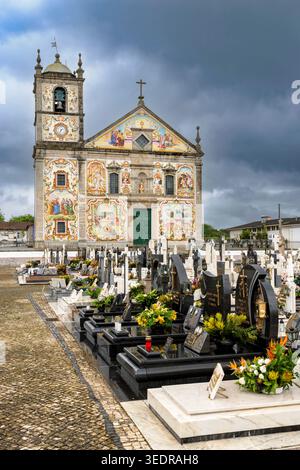Igreja Matriz de Valega, eine Kirche mit bunten Azulejos in Valega, Portugal. Stockfoto
