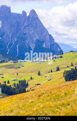 Der Langkofer Gipfel oberhalb der Seiser Alm in den Dolomiten, Italien Stockfoto