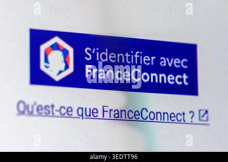 Detail einer Website der französischen Regierung mit der Schaltfläche „S'Identifier avec FranceConnect“ in Nahaufnahme (Englisch: „Log in with FranceConnect“) Stockfoto