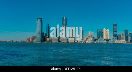 Jersey City und Hudson River Panorama von New York City aus Stockfoto