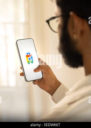 Das Google-Fluglogo wird am 28. Februar 2026 in Bangalore, Indien, auf dem Bildschirm eines Smartphones angezeigt Stockfoto