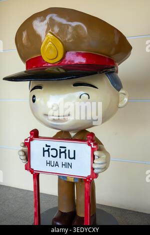 Beschilderung am Bahnhof in Hua hin Thailand Stockfoto