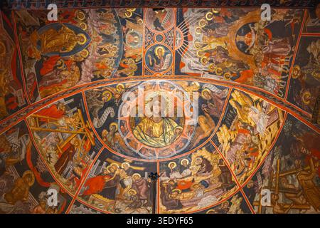 Meteora, Kastraki, Thessalien, Griechenland. 31. Oktober 2023. Wandmalereien im Kloster Varlaam auf den Felsformationen von Meteora. Stockfoto
