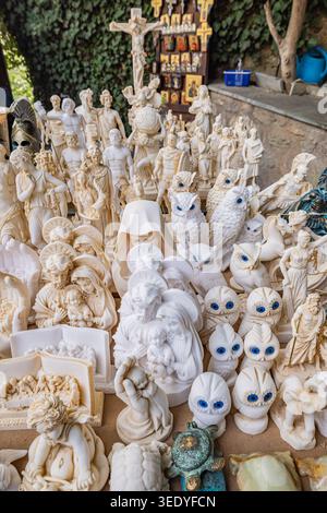 Meteora, Kastraki, Thessalien, Griechenland. 31. Oktober 2023. Souvenirs zum Verkauf im Kloster Varlaam auf den Felsformationen von Meteora. Stockfoto
