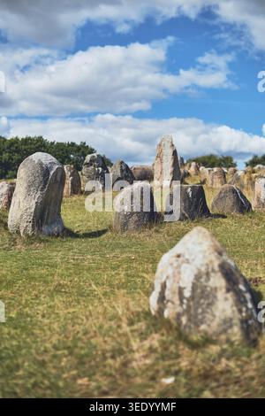 Steine auf dem Wikingerfriedhof Lindholm Hoje in Dänemark. Stockfoto