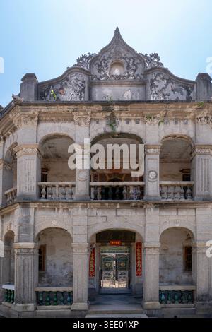 Geschmückte Barockfassade im Nanyang-Stil des historischen Generalpostamtes Tianyi im Dorf Liuchuan, Zhangzhou, Fujian, China Stockfoto