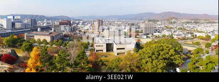 Herbstpanorama der Stadt Fukuyama Stockfoto
