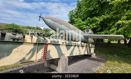 V1-Flugbombe auf der Startbahn im Imperial war Museum Duxford, Duxford Air Museum, dem Luftwaffenflugplatz der RAF Duxford Battle of Britain Stockfoto