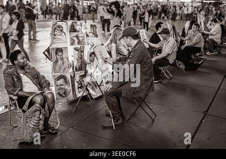 Straßenkünstler zeichnen Porträts am Times Square, New York City Stockfoto