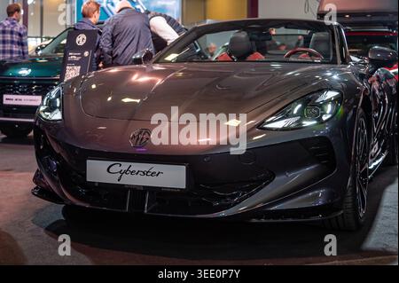 Riga, Lettland - 24. April 2026: MG Cyberster wird auf der Motorshow ausgestellt und zeigt sein einzigartiges Design und seine fortschrittlichen Details. Stockfoto
