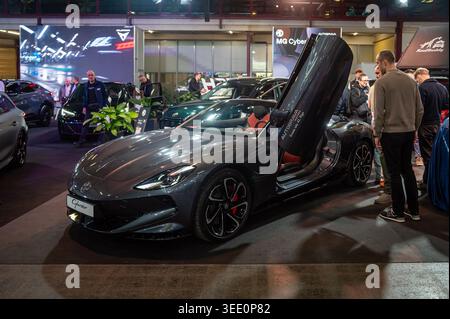 Riga, Lettland - 24. April 2026: Bei dieser Veranstaltung wird der MG Cyberster mit seinem einzigartigen Design auf der Motorshow gezeigt. Stockfoto