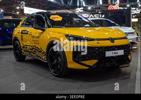 Riga, Lettland - 24. April 2026: Volkswagen T-Roc wird auf der Motorshow gezeigt und zeigt Design und Details des Crossover-Modells. Stockfoto