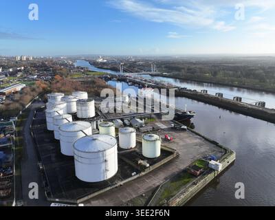 Drohnenansicht des Nether-Star-Tanker-Terminals Clydebank Stockfoto