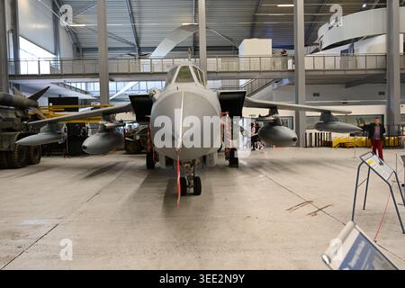 Panavia Tornado GR.4 ZA469 im Imperial war Museum Duxford, auch bekannt als IWM Duxford Stockfoto