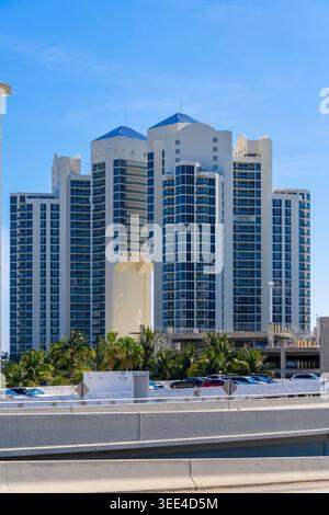 Sunny Isles Beach, FL, USA - 8. Mai 2026: Ocean One Condominium Sunny Isles Beach Stockfoto