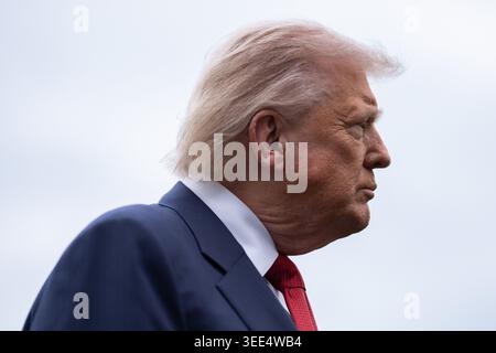 Washington, DC, USA. Mai 2026. US-Präsident Donald J Trump verlässt am Freitag, den 8. Mai, das Weiße Haus in Washington, DC, USA. 2026. Vermerk: Aaron Schwartz/Pool über CNP/dpa/Alamy Live News Stockfoto