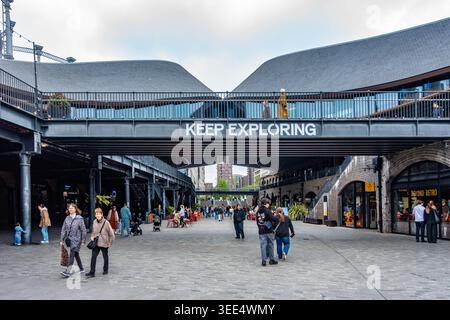 Coal Drops Yard, ein Bereich mit Geschäften und Restaurants im King's Cross-Viertel in London, Großbritannien Stockfoto