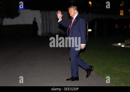 Washington, Usa. Mai 2026. US-Präsident Donald J Trump trifft am Freitag, den 8. Mai, im Weißen Haus in Washington, DC, USA ein. 2026.Credit: Aaron Schwartz/Pool über CNP Credit: abaca Press/Alamy Live News Stockfoto