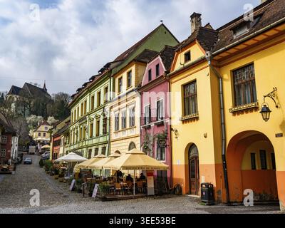 Farbenfrohe Häuser in der Altstadt von Sighi´oara, Sighi´oara, Transsilvanien, Rumänien Stockfoto