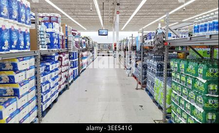 Toronto, ON, Kanada - 13. März 2026: Es zeigt einen typischen Supermarkt mit Waren und Produkten zum Kauf. Stockfoto