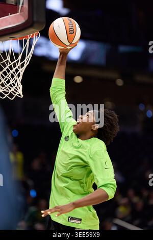 Seattle, Washington, USA. Mai 2026. DOMINIQUE MALONGA (14) wärmt sich vor dem WNBA-Spiel zwischen den Seattle Storm und den Golden State Valkyries in der Climate Pledge Arena am 8. Mai 2026 in Seattle auf. (Kreditbild: © Richard Dizon/ZUMA Press Wire) NUR REDAKTIONELLE VERWENDUNG! Nicht für kommerzielle ZWECKE! Stockfoto