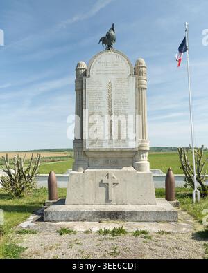 Ein Denkmal Fremery Necropole nationale, das den Soldaten des 20. Armeekorps gewidmet ist, die während der Schlacht von Morhange im August 1914 gefallen sind. Stockfoto