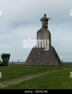 Das Denkmal für die 11. Französische Division (oder Soldat du Léomont) befindet sich auf dem Hügel Léomont in Vitrimont, Frankreich Stockfoto