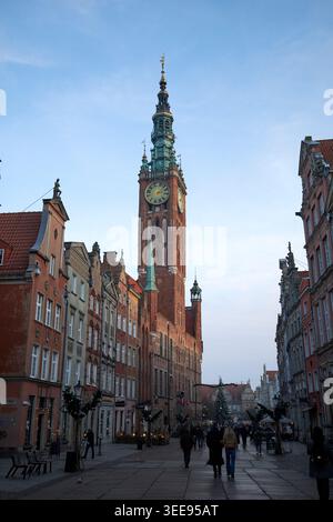 Uhrenturm des Rathauses in der dluga Straße ratusz glownego miasta danzig polen Stockfoto