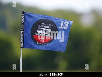 Sterling, Virginia, USA. Mai 2026. Während der dritten Runde des LIV Golf Virginia im Trump National Golf Club in Sterling, Virginia, flattert die Flagge von LIV Golf Virgina im Wind über das 13. Loch. Justin Cooper/CSM/Alamy Live News Stockfoto