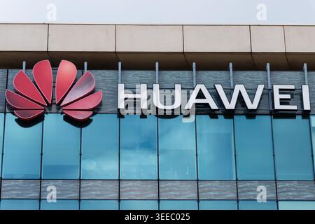 Boulogne-Billancourt, Frankreich - 08. Mai 2026: Huawei France Hauptquartier in der Nähe von Paris, Frankreich Stockfoto