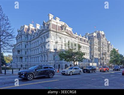 Das Eisenhower Executive Office Building, EEOB, wurde 1888 erbaut, um die Ministerien für Staat, Krieg und Marine zu beherbergen, liegt neben dem Weißen Haus. Stockfoto
