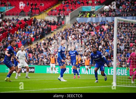 Matt Rush (3. Links) von Boreham Wood erzielt das erste Tor des Spiels im Finale der Enterprise National League im Wembley Stadium in London. Bilddatum: Sonntag, 10. Mai 2026. Stockfoto