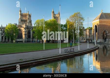 Frühlingsvormittag im College Green in Bristol. Stockfoto