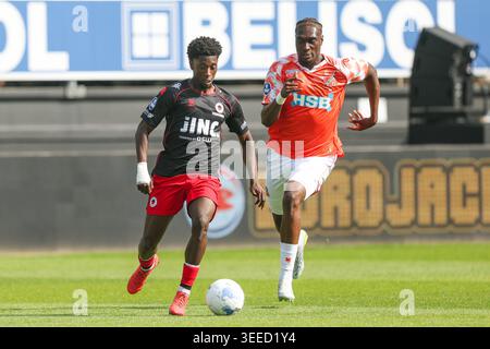 Rotterdam, Niederlande. Mai 2026. ROTTERDAM, NIEDERLANDE - 10. MAI: Derensili Sanches Fernandes von Excelsior Rotterdam spielt mit dem Ball während des niederländischen Eredivisie-Spiels zwischen Excelsior Rotterdam und FC Volendam im Stadion Woudestein am 10. Mai 2026 in Rotterdam. (Foto von Hans van der Valk/Orange Pictures) Credit: Orange Pics BV/Alamy Live News Stockfoto